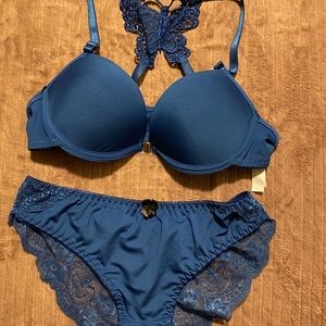 Unworn Lace Underwire Lingerie Set